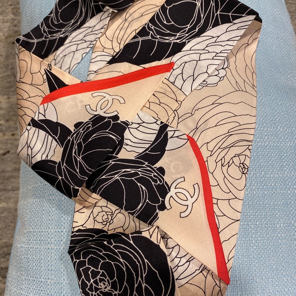 Chanel Bandeau Twilly Skinny Scarf Beige Red CC
